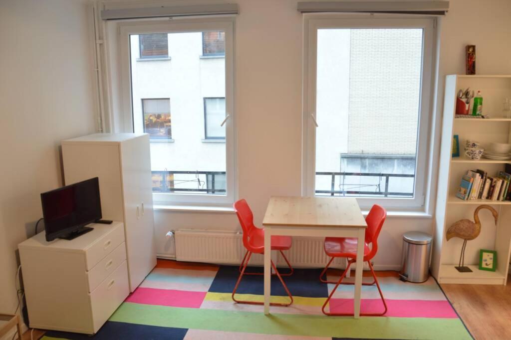 Appartement Nice Studio In Marolles à Bruxelles Extérieur photo